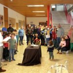 Eine Vernissage von Kindern, nicht nur für Kinder – passend zu Ostern in der GS Horrenberg