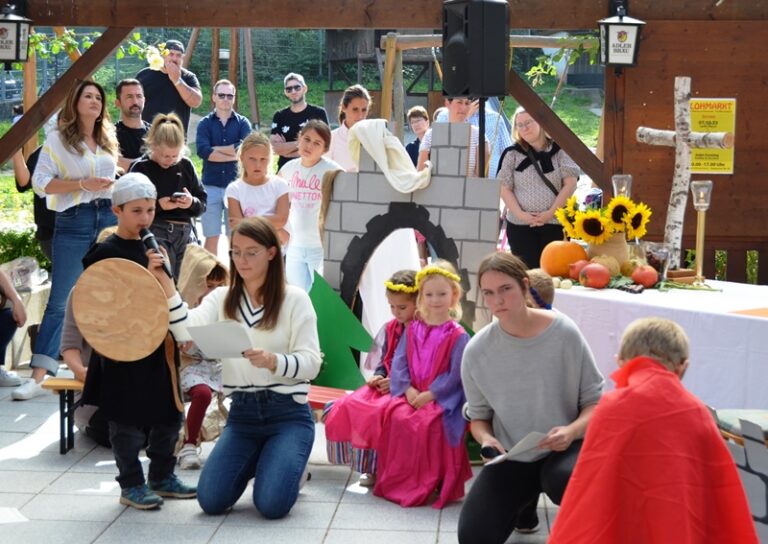 Erntedank mit Tiersegnung im Tierpark Balzfeld mit Kindern, Erzieherinnen & Erziehern der Kindertagesstätte KUNTERBUNT