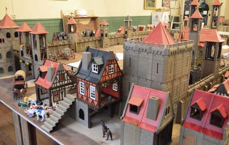Eine mittelalterliche Stadt aus ©PLAYMOBIL erwartet jung und alt ab 2. Dezember im Stadtmuseum Sinsheim …