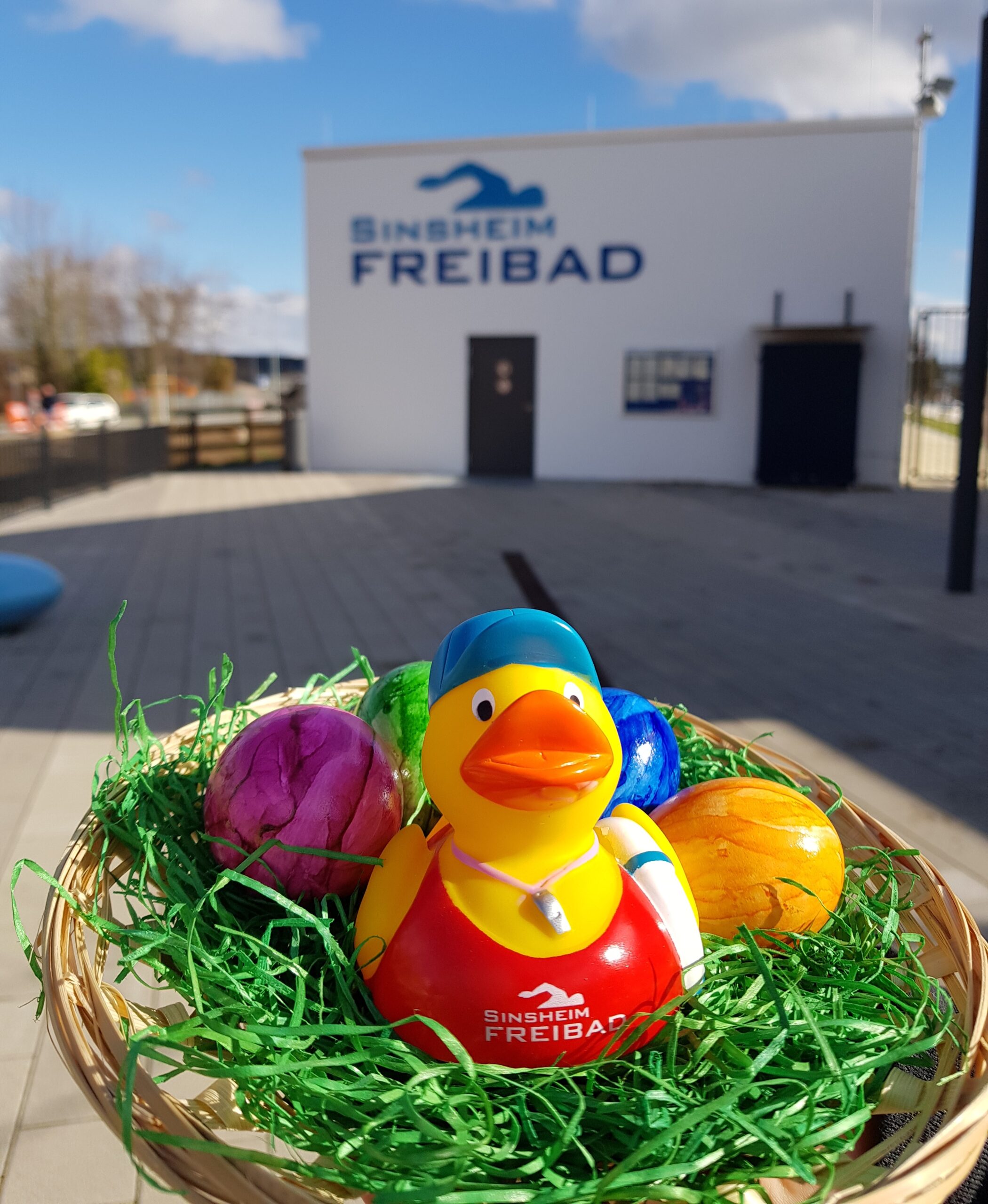 Ostereiersuche im Freibad Sinsheim