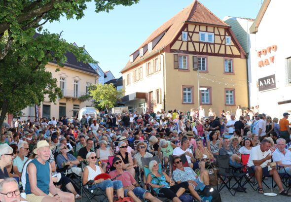 1. Klappstuhl-Konzert 2026 in Wiesloch mit Stefan Zirkel & SO in Verbindung mit 1. Abendmarkt