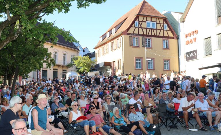 1. Klappstuhl-Konzert 2026 in Wiesloch mit Stefan Zirkel & SO in Verbindung mit 1. Abendmarkt