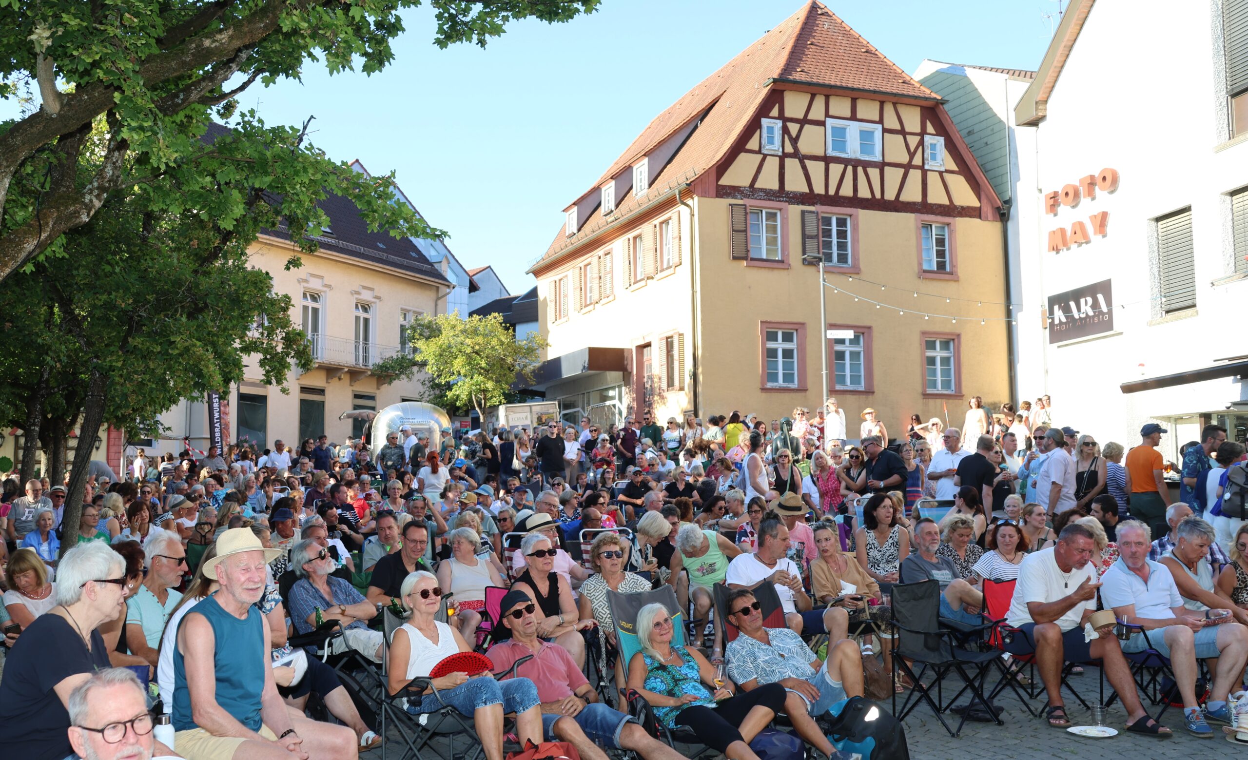 1. Klappstuhl-Konzert 2026 in Wiesloch mit Stefan Zirkel & SO in Verbindung mit 1. Abendmarkt