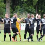 Flutlichtspiel in der Kreisklasse: Sonntagabend bei Schmuddelwetter in den Schleimwiesen …