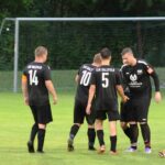 Flutlichtspiel in der Kreisklasse: Sonntagabend bei Schmuddelwetter in den Schleimwiesen …