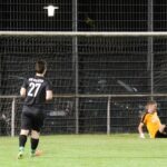 Flutlichtspiel in der Kreisklasse: Sonntagabend bei Schmuddelwetter in den Schleimwiesen …